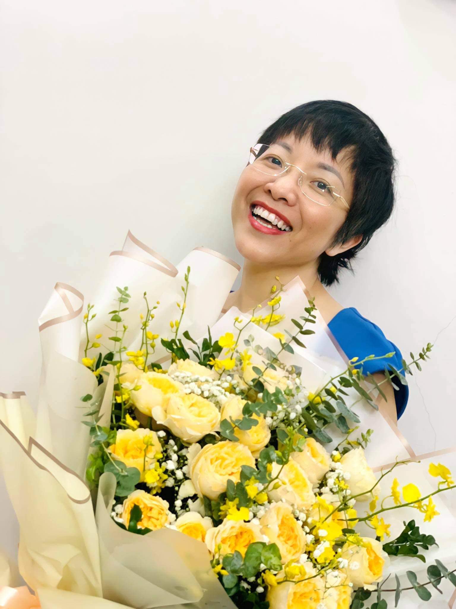 MC Thảo Vân rạng rỡ đón sinh nhật tuổi 51. Cô vui vẻ chú thích: 'Chào tuổi mới trong những ngày thật đáng nhớ… Xin gửi lời yêu thương và bình an đến mọi người'.