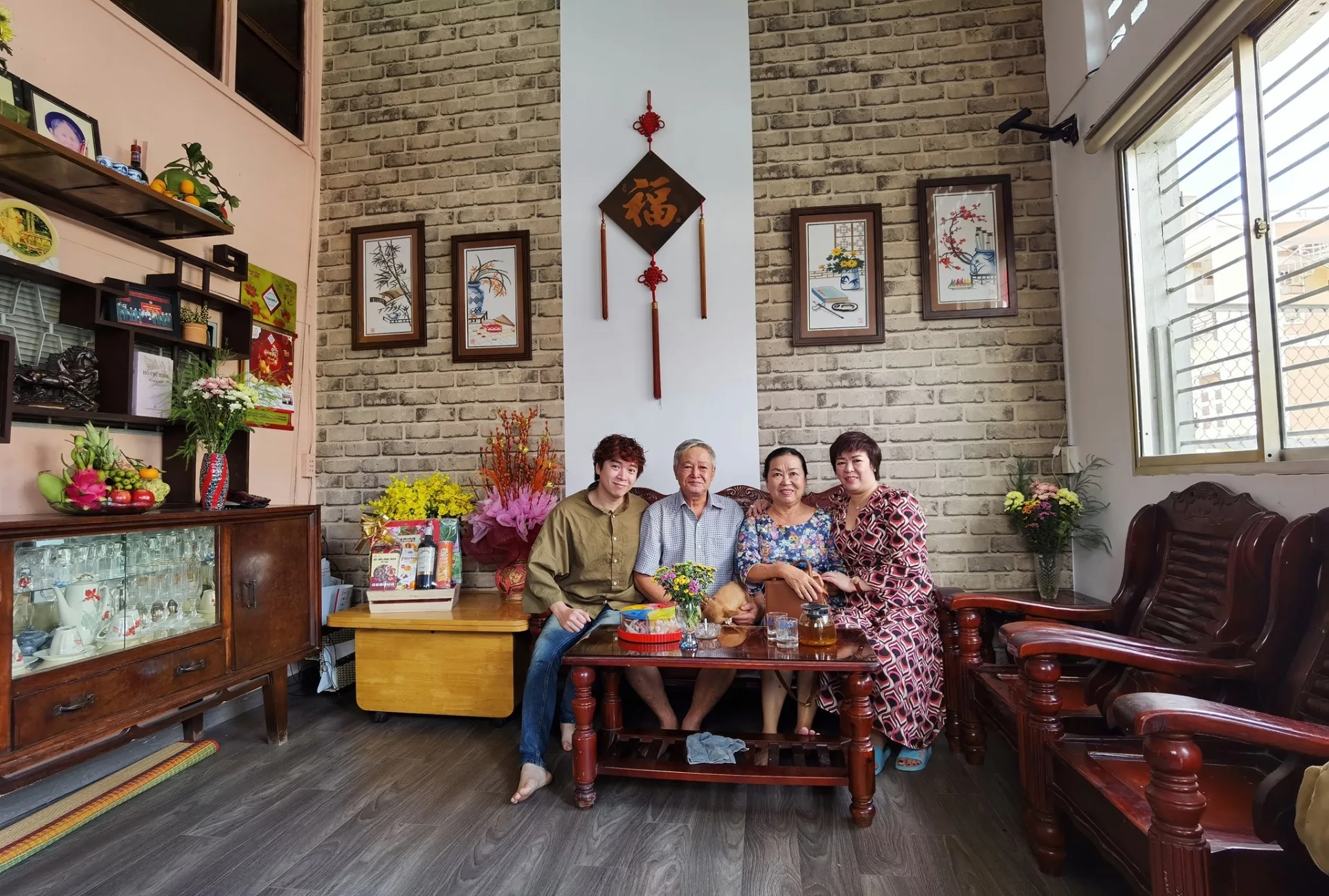 Nhạc sĩ Phạm Toàn Thắng và bố mẹ chiến thắng Covid-19 - Ảnh 1