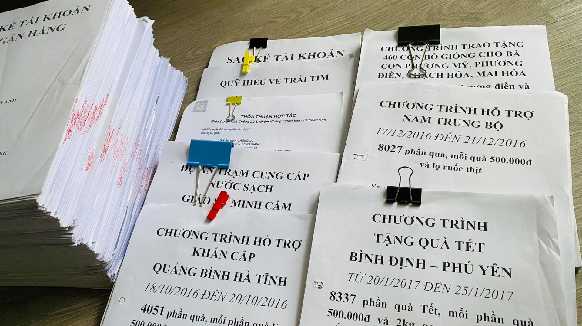 MC Phan Anh bất ngờ tung hơn 6kg giấy sao kê 24 tỷ từ thiện 5 năm trước - Ảnh 2