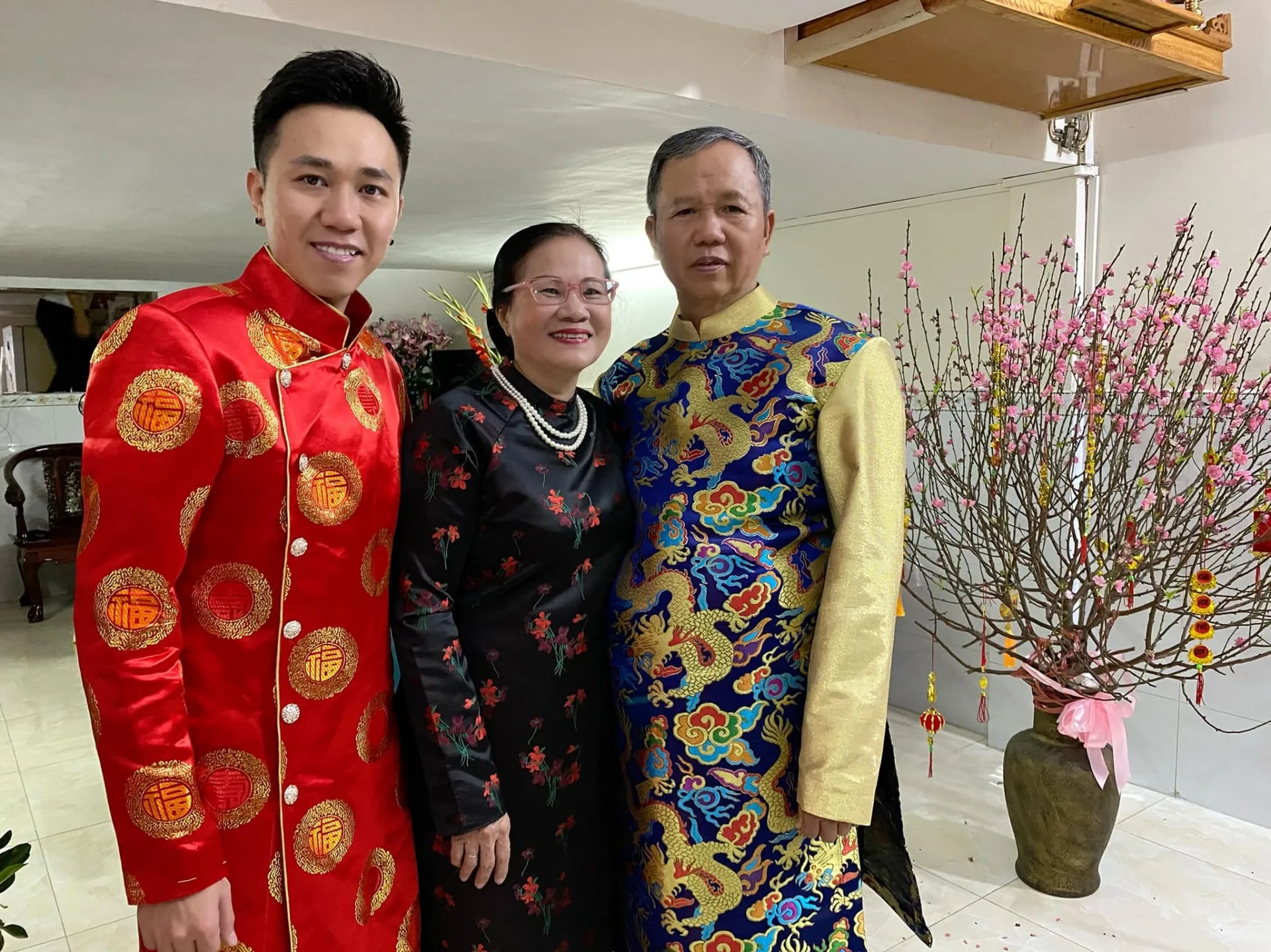 Hôm qua sao làm gì (10/9): Hòa Minzy xinh đẹp dù diện váy bình dân, Bảo Thy khoe da mịn màng - Ảnh 1