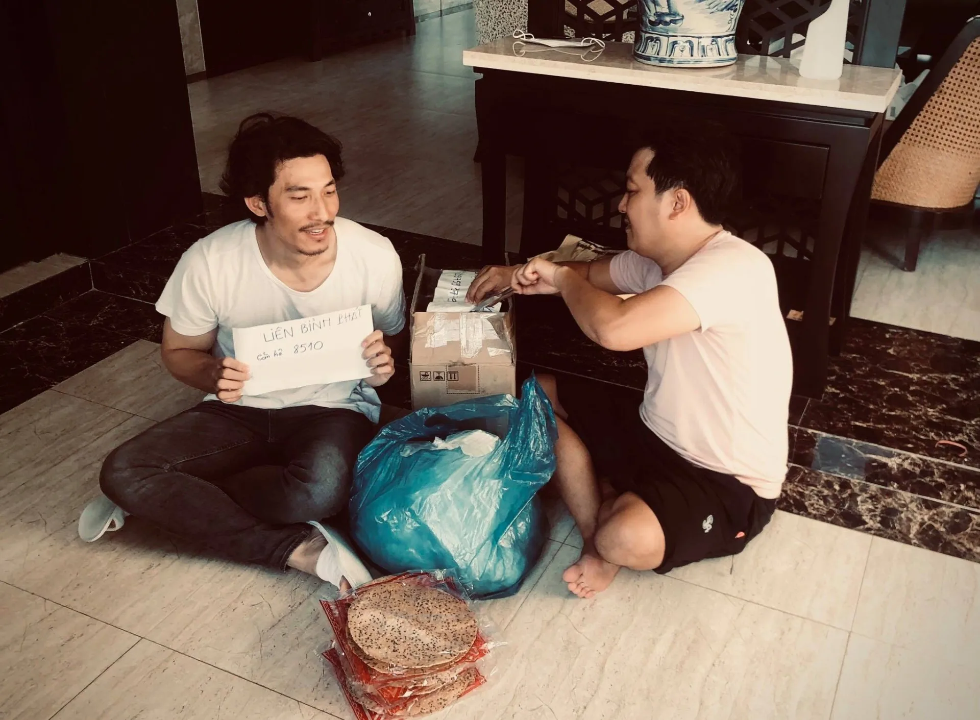 Hôm qua sao làm gì (10/9): Hòa Minzy xinh đẹp dù diện váy bình dân, Bảo Thy khoe da mịn màng - Ảnh 1