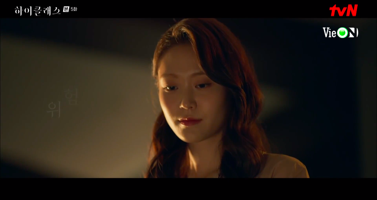 Hwang Na Yoon giả tạo trước mặt Song Yeo Wool và âm mưu hại cô.