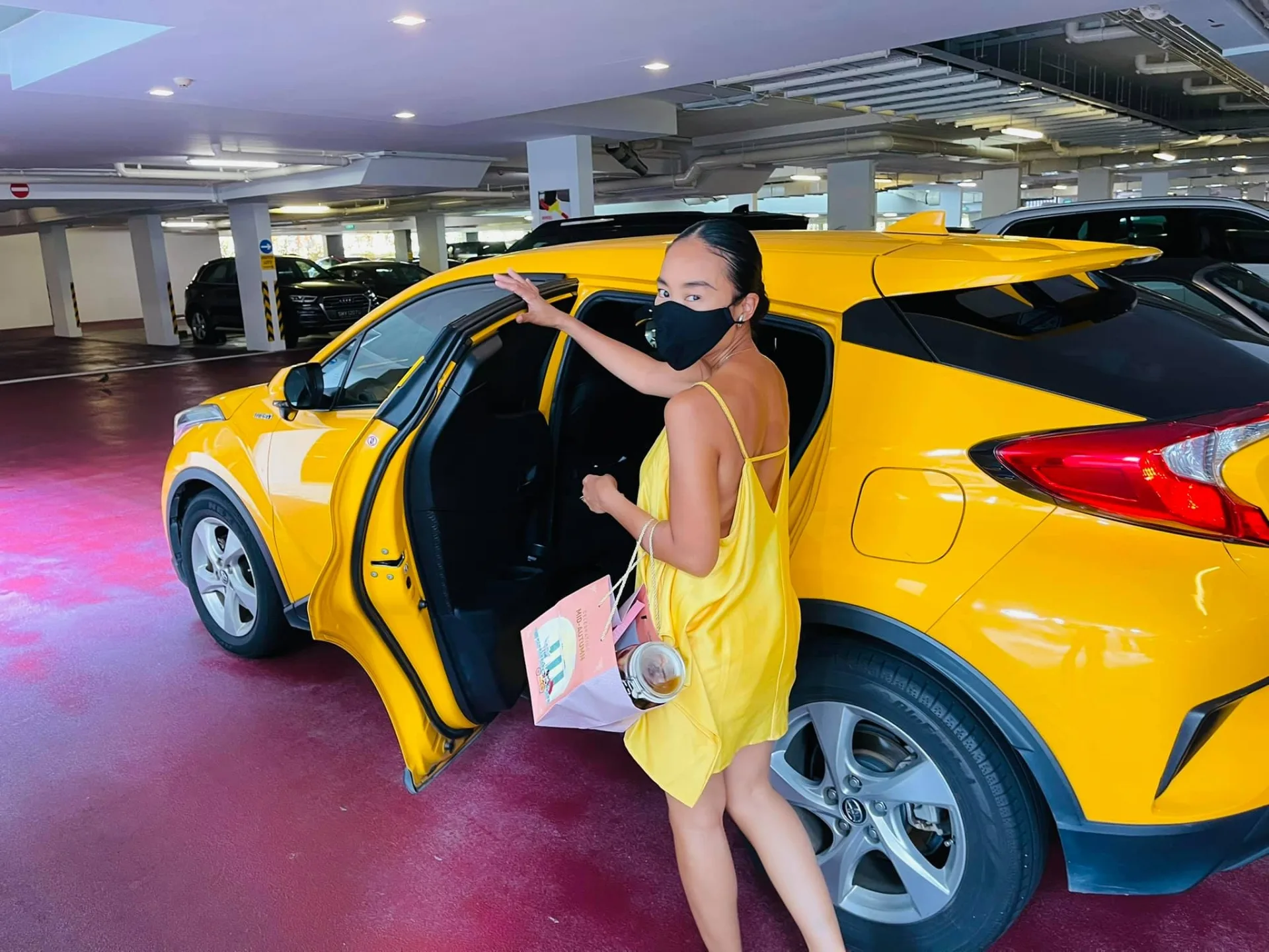 Hôm qua sao làm gì (23/9): Đoan Trang tậu xe hơi mới, Lương Thùy Linh lên đồ lộng lẫy - Ảnh 1