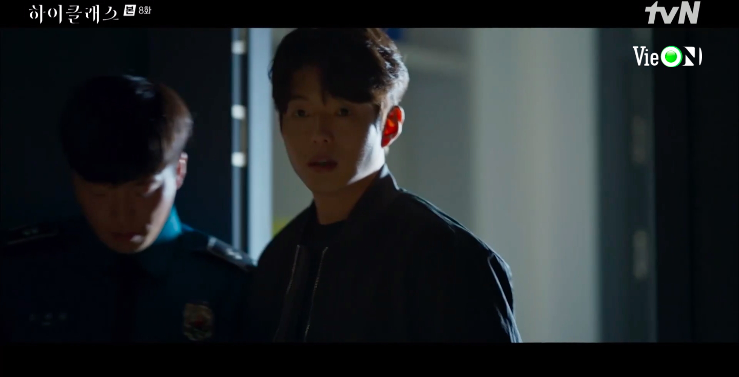 Song Yeo Wool nhờ sự trợ giúp của thầy Danny Oh để thoát khỏi lệnh điều tra.
