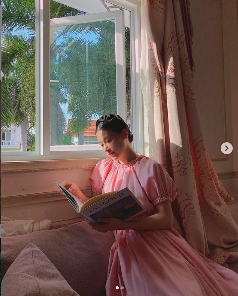 Hoa hậu Phương Khánh chia sẻ thói quen đọc sách, cô chăm đọc và note lại những đoạn hay để chia sẻ với khán giả.
