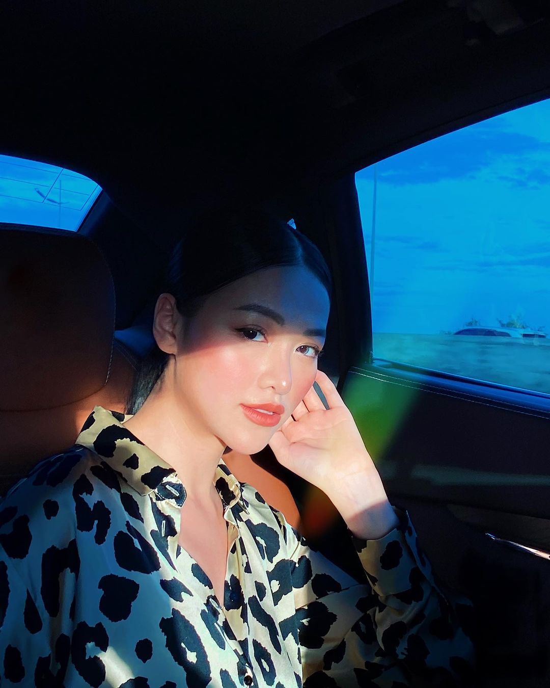 Hoa hậu Phương Khánh chúc khán giả ngày mới tốt lành với tẩm ảnh chân dung khoe nhan sắc xinh đẹp sau khi được make up chỉn chu.
