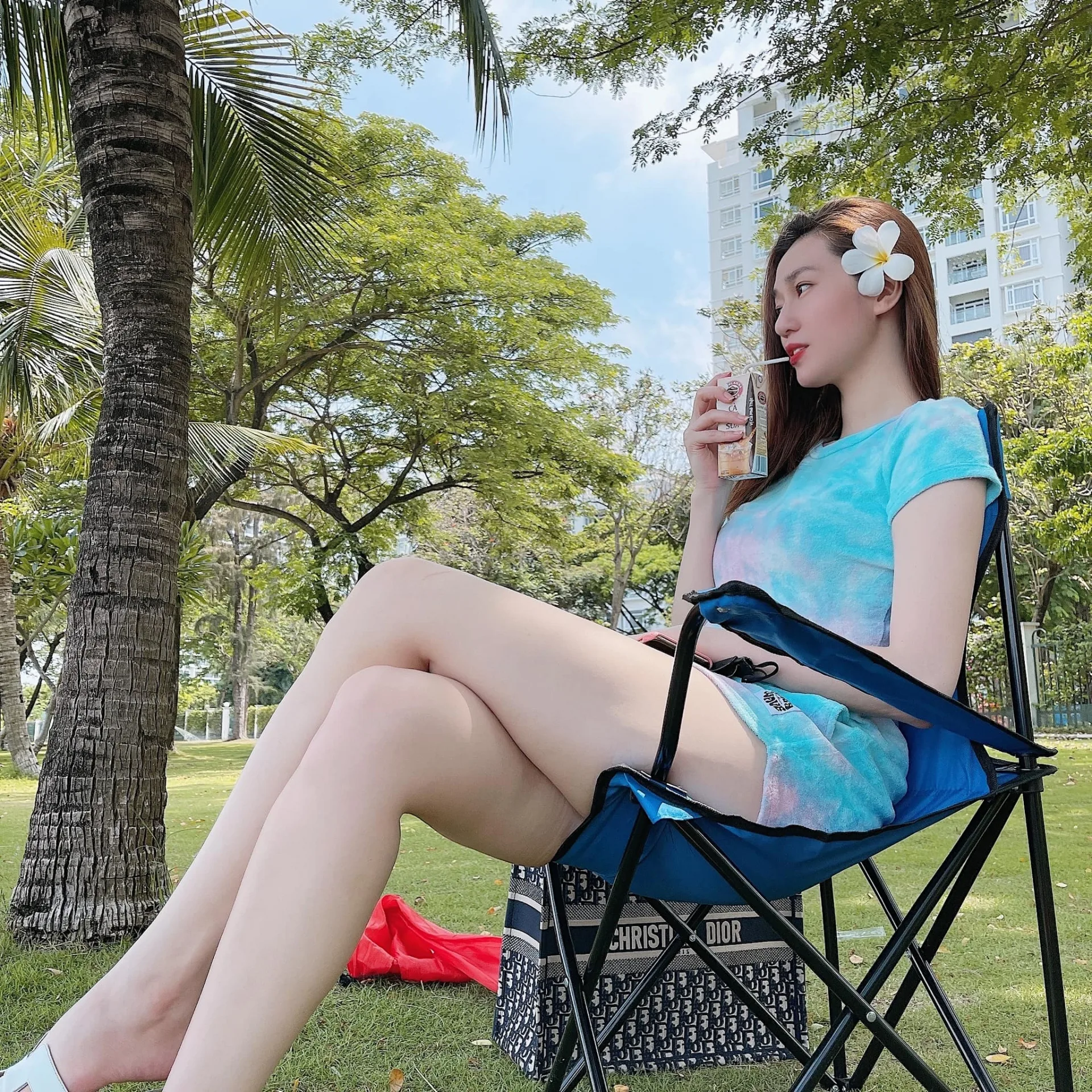 Khánh My bức xúc khi bị nói photoshop, kéo chân đến 