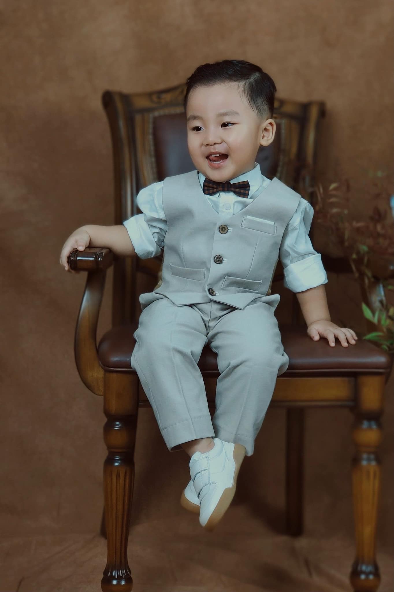 Bé Bo nhà Hòa Minzy bảnh bao, đáng yêu trong sinh nhật 2 tuổi.