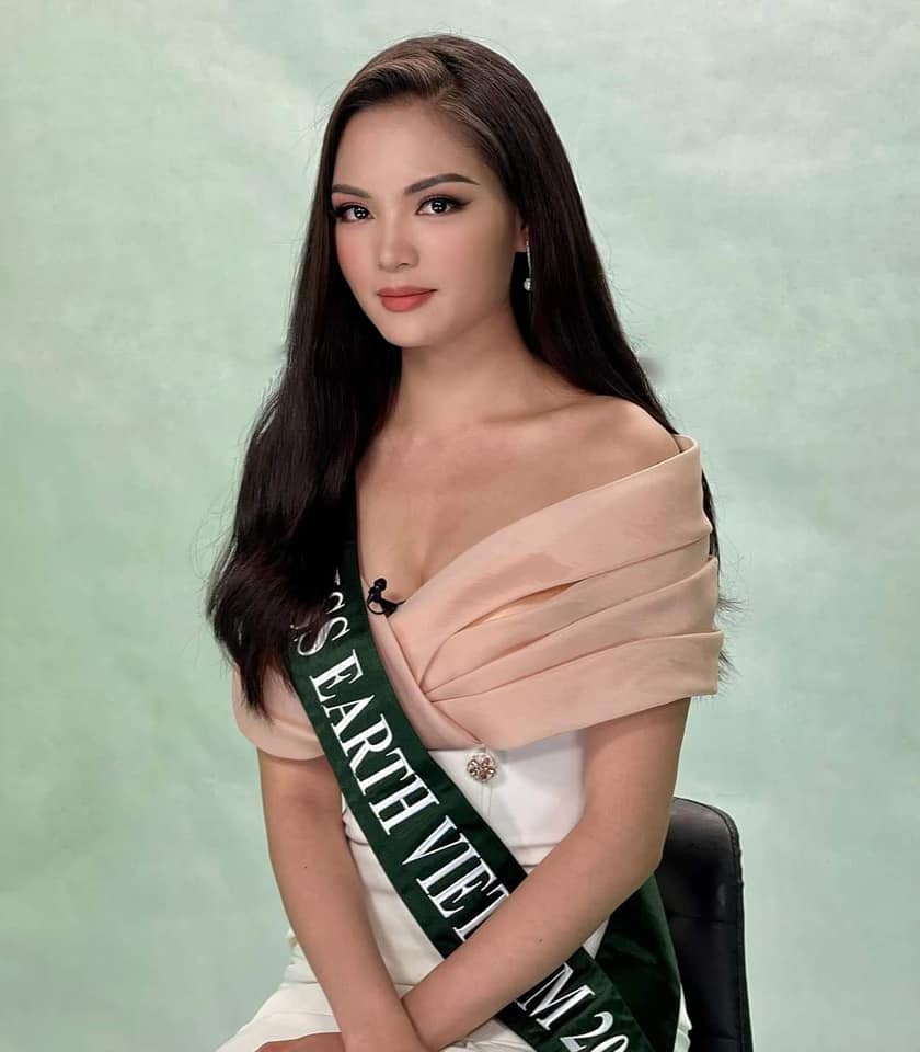 Nguyễn Thi Vân Anh đang trong quá trình thi Miss Earth 2021.