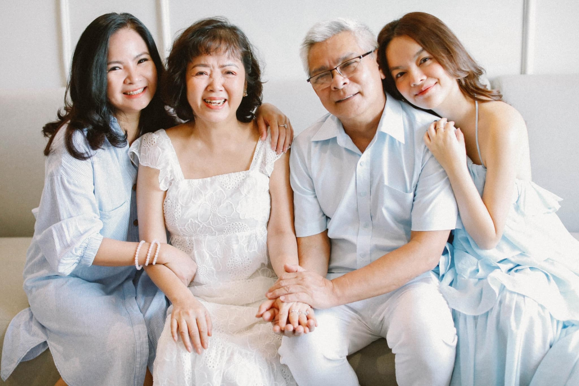 Phạm Quỳnh Anh chia sẻ xúc động về gia đình, xem ảnh mới thấy gia đình toàn mĩ nhân - Ảnh 2