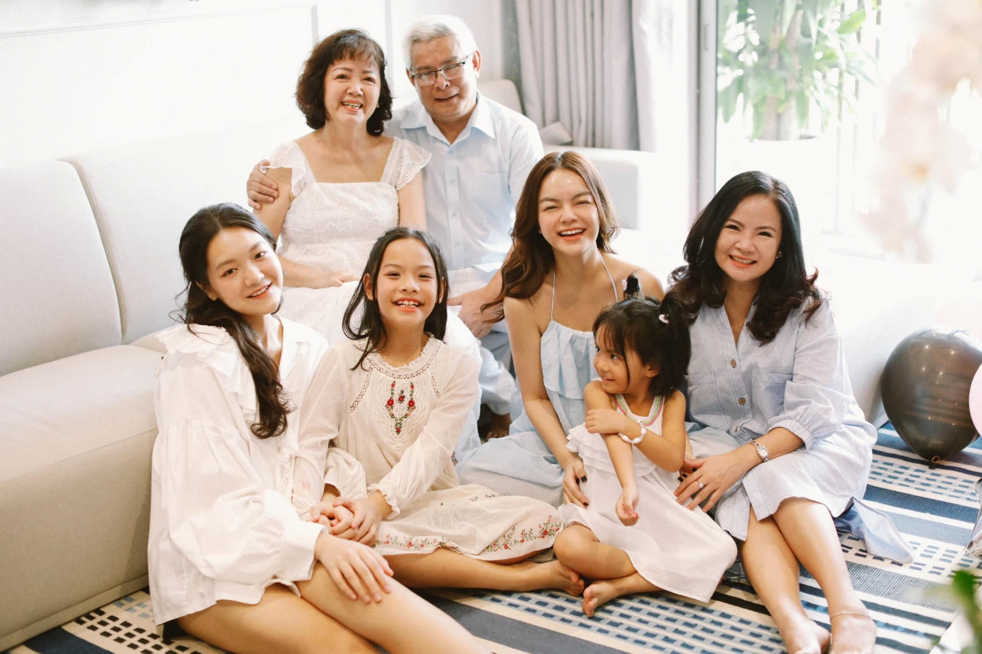 Phạm Quỳnh Anh chia sẻ xúc động về gia đình, xem ảnh mới thấy gia đình toàn mĩ nhân - Ảnh 3