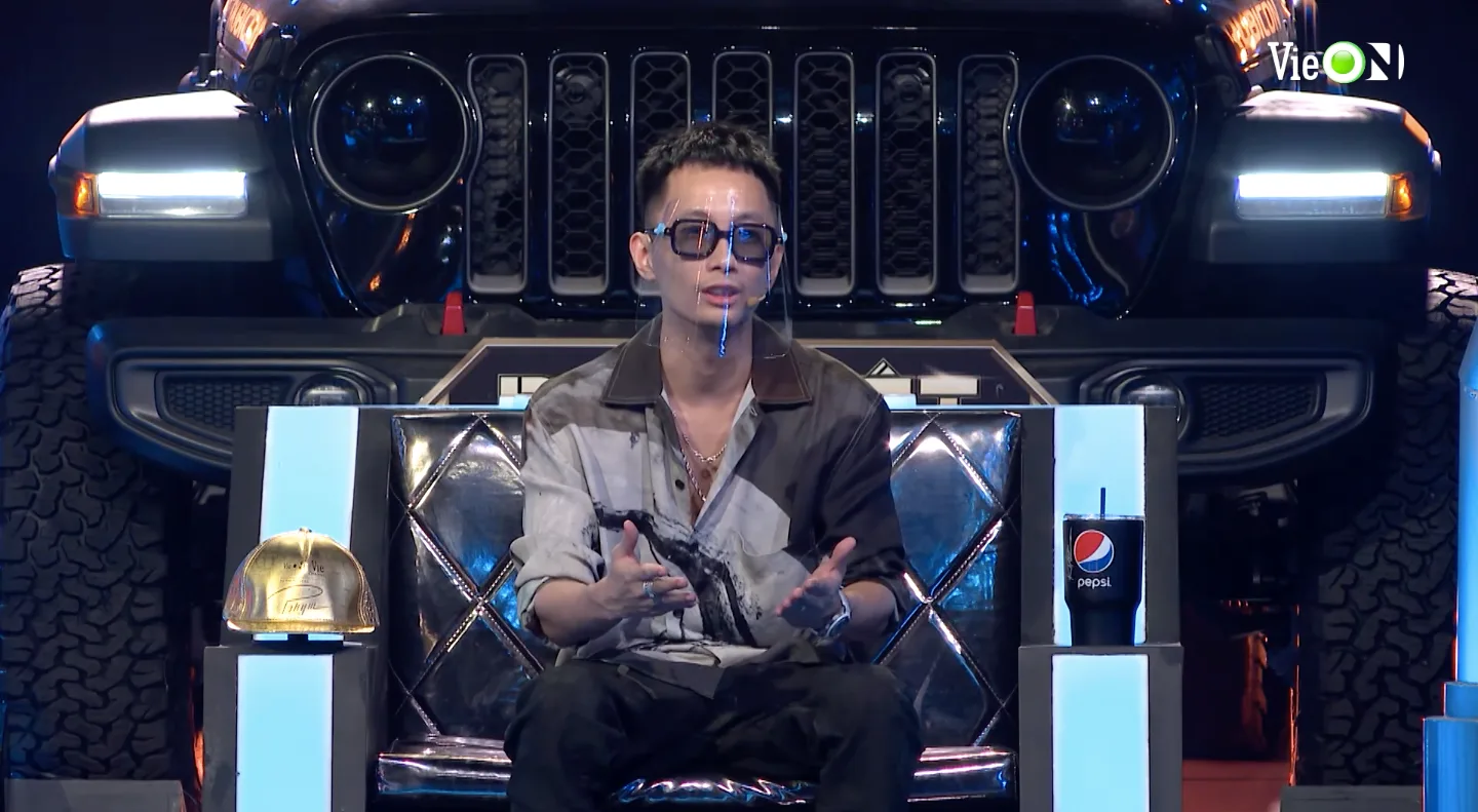 Rap Việt tập 4: Trấn Thành, Wowy trổ tài bắn tiếng Anh, Rhymastic bỏ tự trọng 