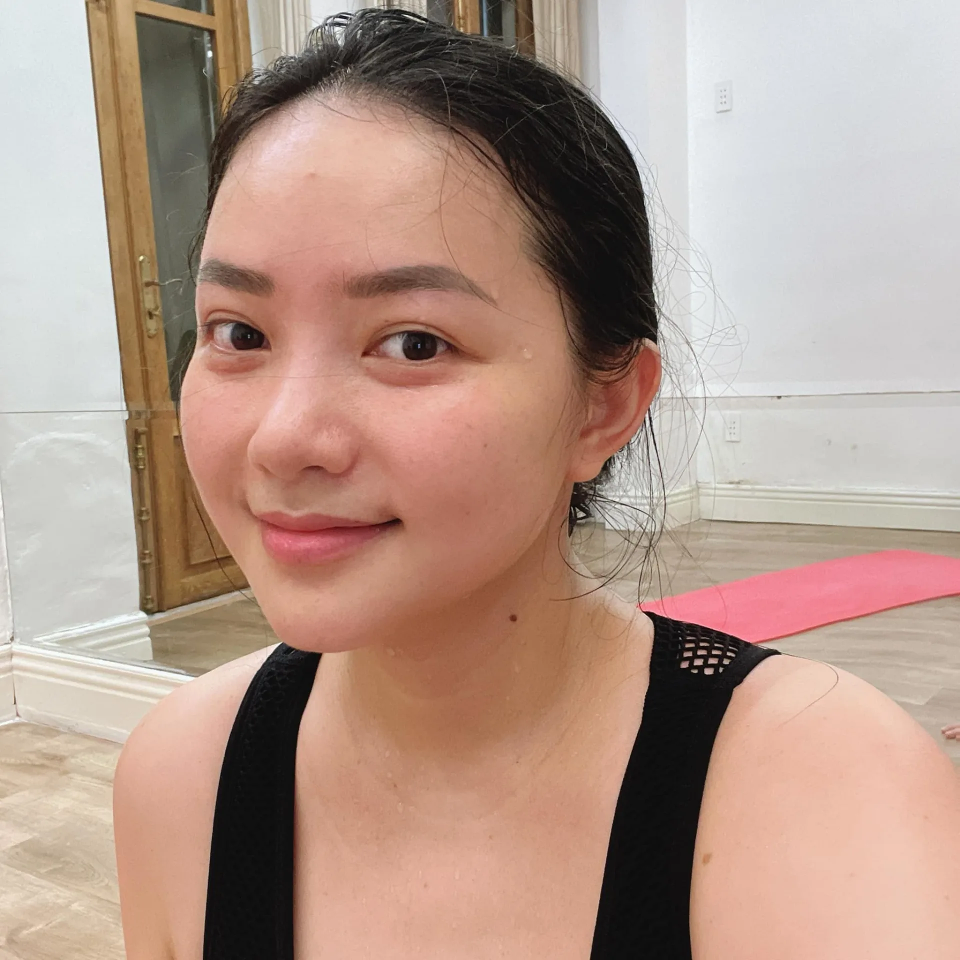 Hôm qua sao làm gì (11/11): Lý Nhã Kỳ thành chủ tịch hội độc thân, Lương Thùy Linh khoe vai thon - Ảnh 1