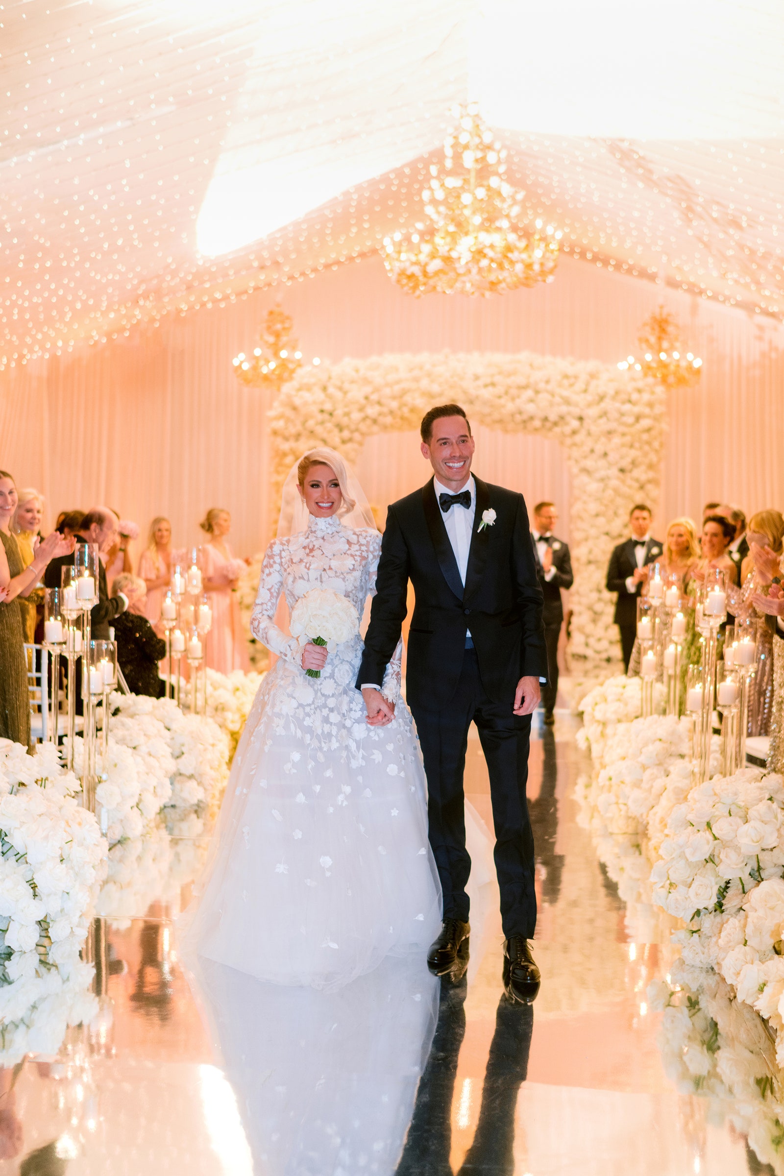 Cận cảnh đám cưới xa hoa, kéo dài suốt 3 ngày ở biệt thự triệu đô của Paris Hilton - Ảnh 1
