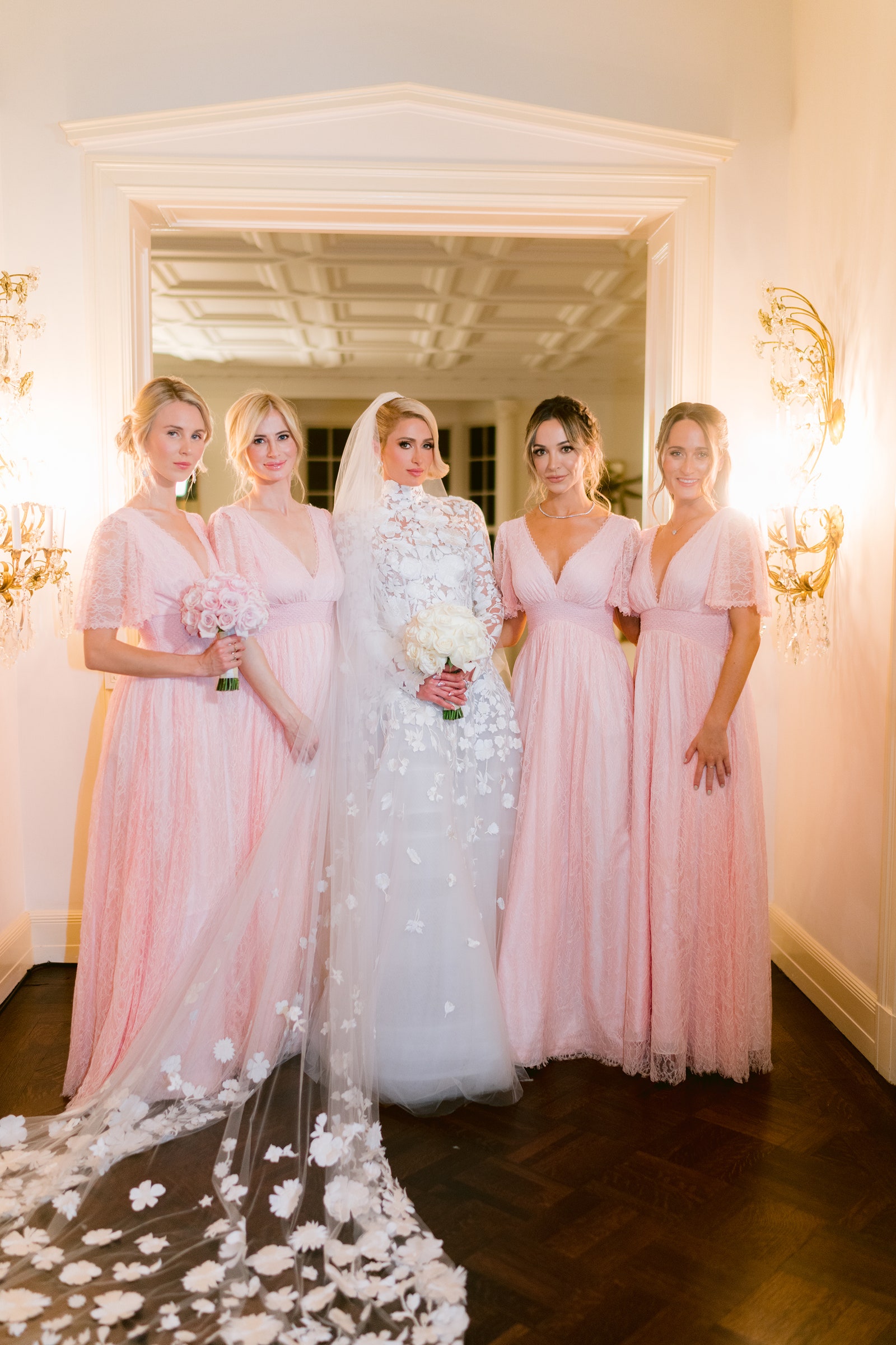 Cận cảnh đám cưới xa hoa, kéo dài suốt 3 ngày ở biệt thự triệu đô của Paris Hilton - Ảnh 4