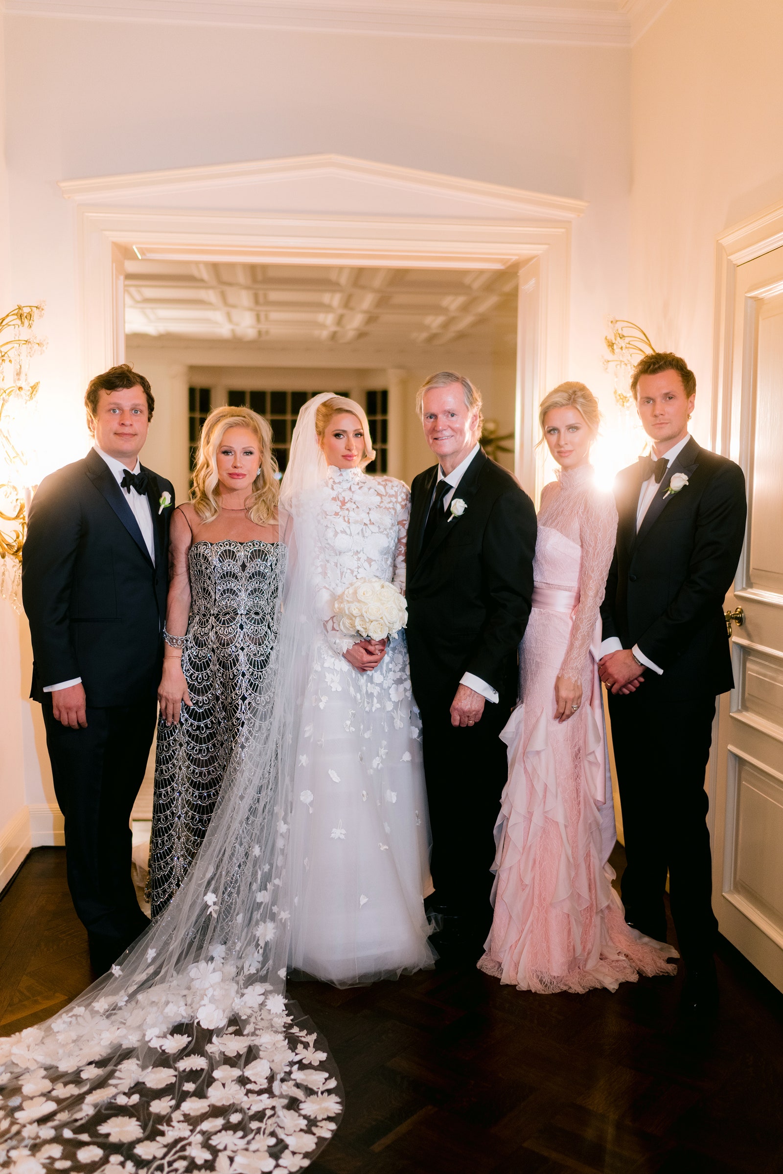 Cận cảnh đám cưới xa hoa, kéo dài suốt 3 ngày ở biệt thự triệu đô của Paris Hilton - Ảnh 5