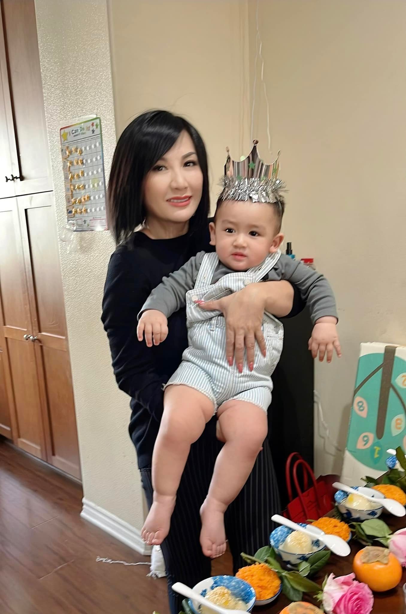Trizzie Phương Trinh mừng sinh nhật 1 tuổi cháu ngoại Phi Nhung.
