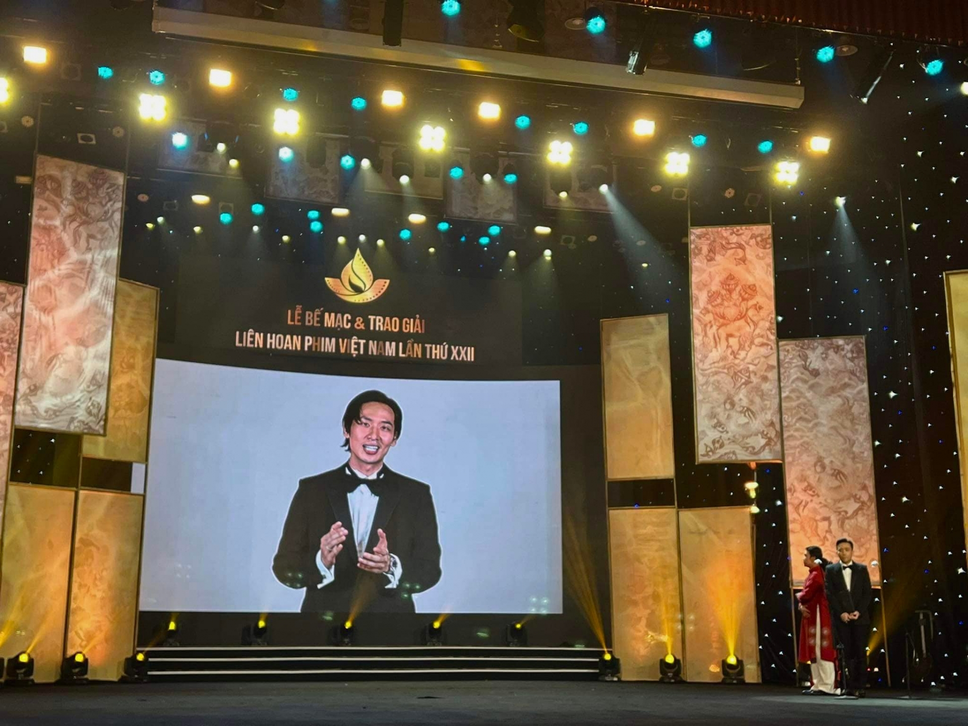 Tuấn Trần đoạt giải nam chính xuất sắc nhất Liên hoan phim Việt Nam 2021 - Ảnh 1