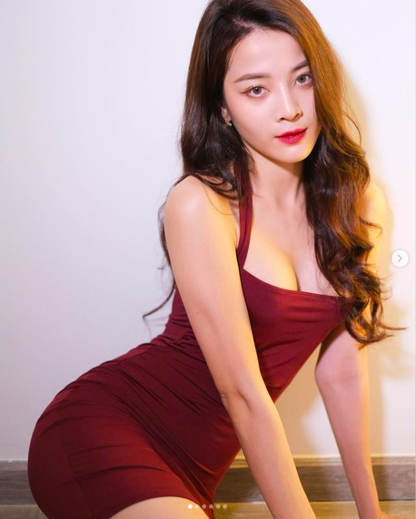 Karen Nguyễn tung bộ ảnh sexy đón sinh nhật tuổi 28. 'Tiểu tam hot nhất màn ảnh Việt' đang có mối tình lãng mạn bên bạn trai tên Lâm Chấn Bang.