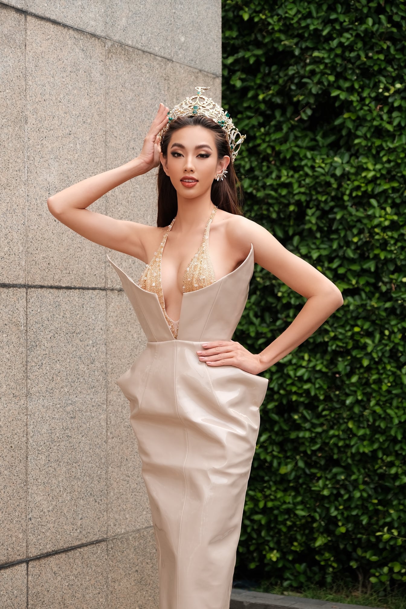 Hoa hậu Thùy Tiên tiếp tục 'chặt chém' với layout sexy hút hồn trong lịch trình tiếp theo tại Thái Lan. Người đẹp tích cực tham gia show truyền hình tại Thái, tự tin giao tiếp tiếng Anh, tiếng Thái khiến khán giả không khỏi ngưỡng mộ.