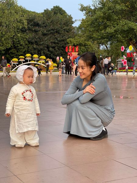 MC Phí Linh viết cho con gái 2 tuổi: Mẹ hủy nhiều cơ hội kiếm tiền để được ở bên con - Ảnh 1