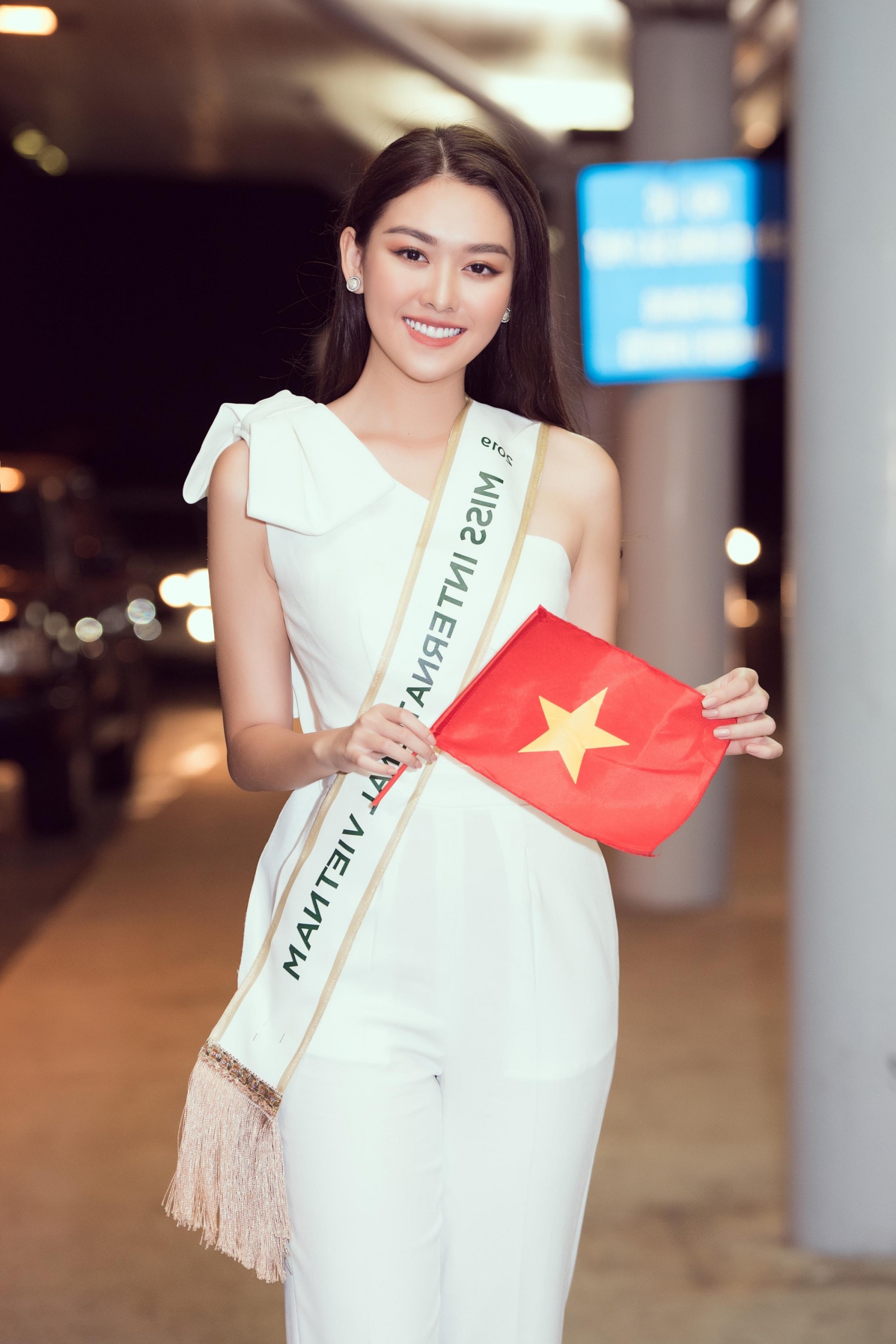 Á hậu Tường San đại diện Việt Nam đi thi quốc tế.