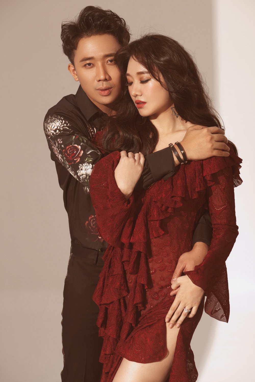 Hari Won hạnh phúc bên Trấn Thành sau 6 năm cưới.