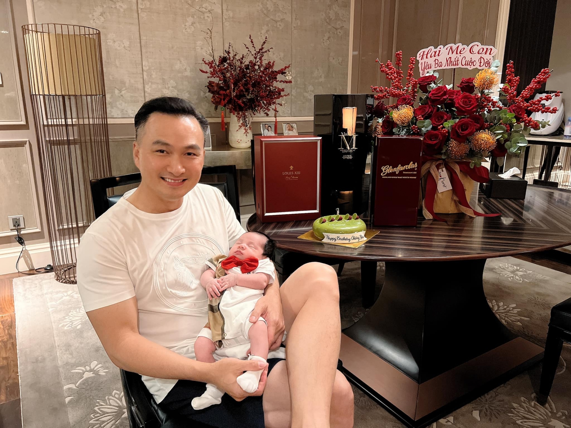 Vừa sinh nở, vợ Chi Bảo đã thức đến 12h đêm chỉ để tổ chức tiệc sinh nhật bất ngờ cho chồng - Ảnh 3