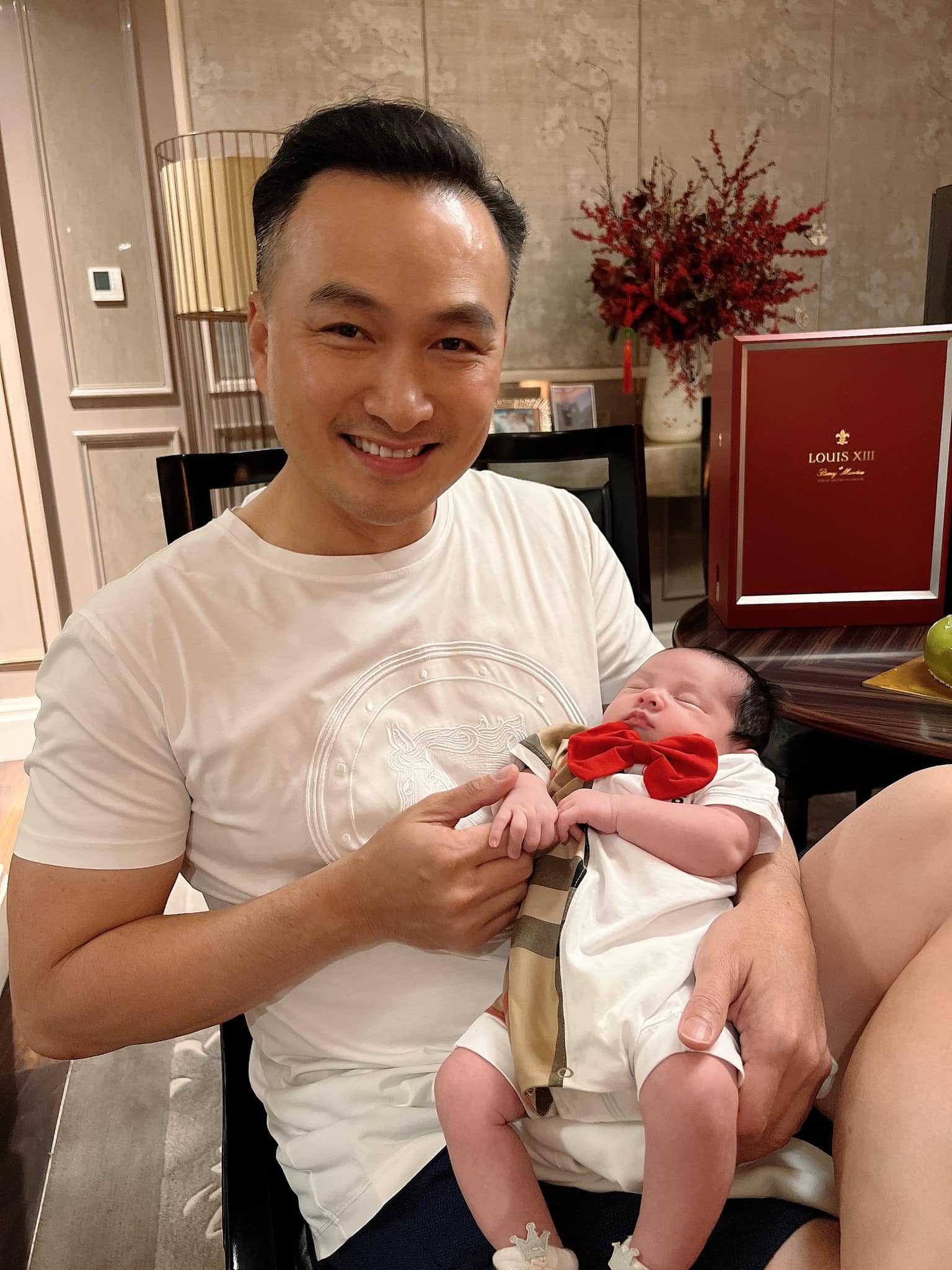 Vừa sinh nở, vợ Chi Bảo đã thức đến 12h đêm chỉ để tổ chức tiệc sinh nhật bất ngờ cho chồng - Ảnh 2