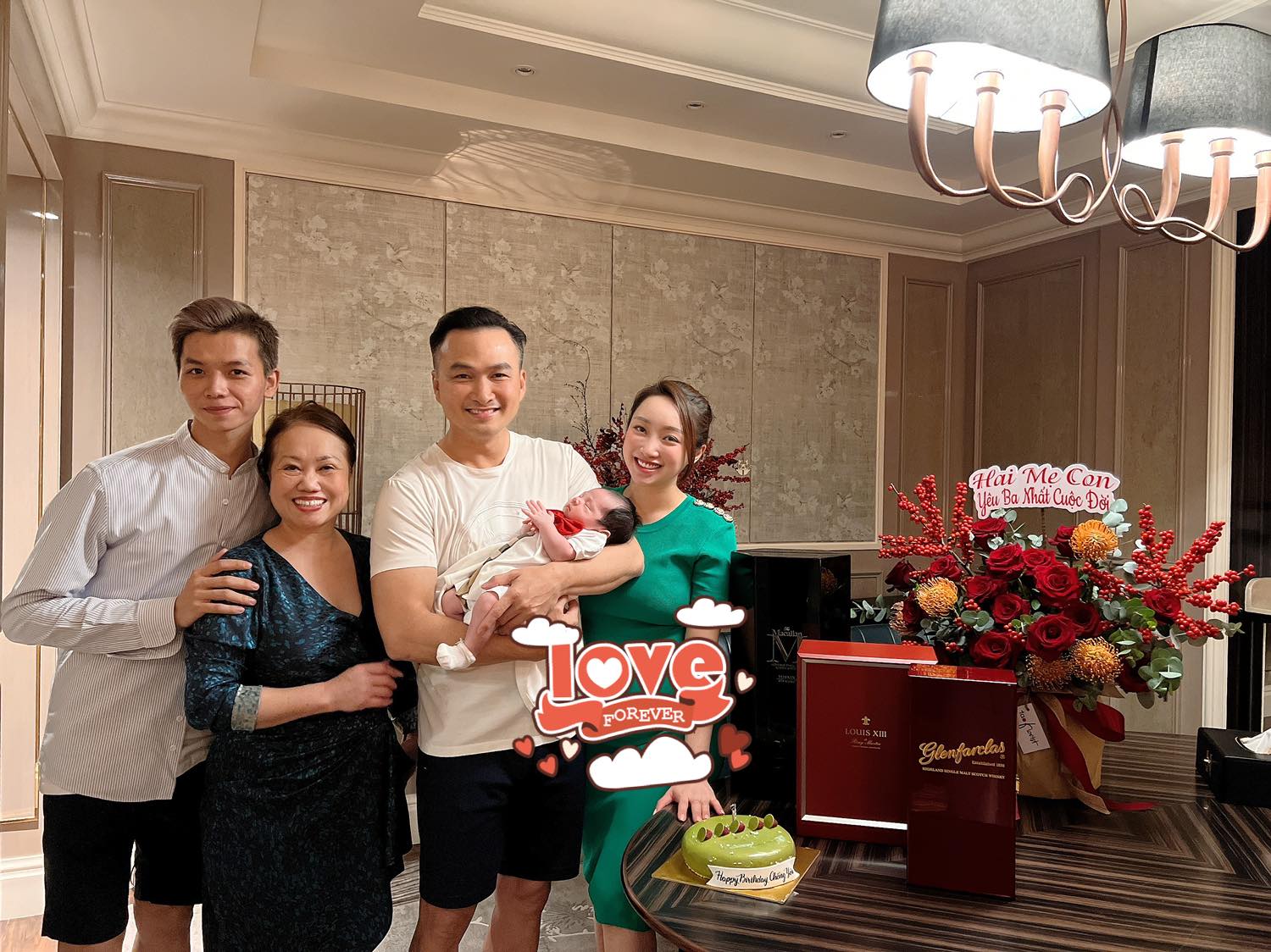 Vừa sinh nở, vợ Chi Bảo đã thức đến 12h đêm chỉ để tổ chức tiệc sinh nhật bất ngờ cho chồng - Ảnh 4