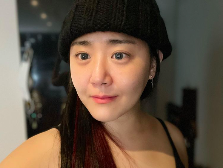 Mặt mộc mịn màng, trẻ trung của 'em gái quốc dân' Moon Geun Young ở tuổi U40 - Ảnh 1