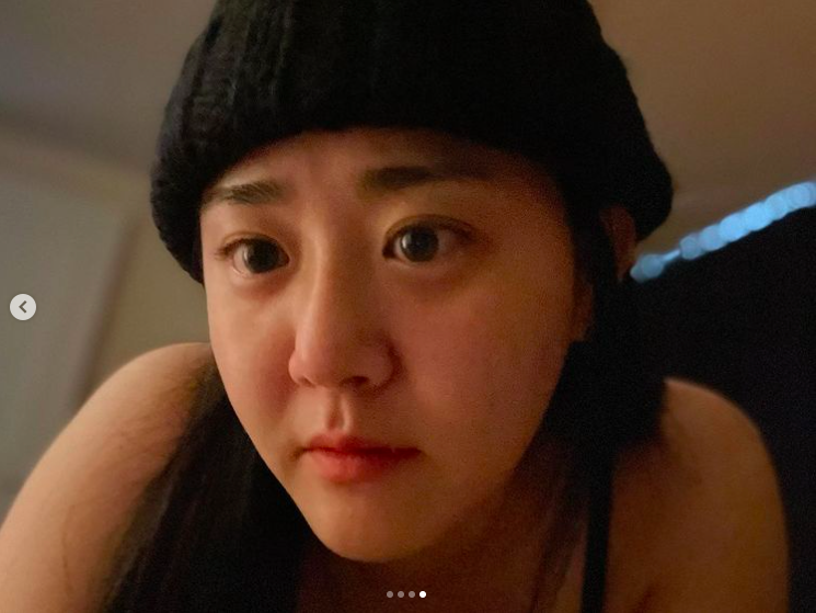 Mặt mộc mịn màng, trẻ trung của Moon Geun Young ở tuổi U40.