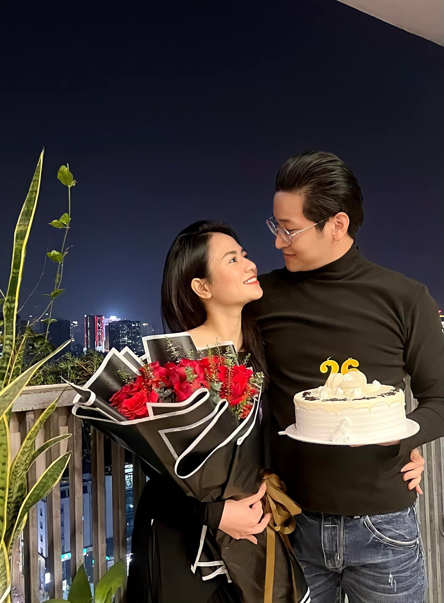 Việt Hoa đón sinh nhật bên bạn trai bằng tuổi.