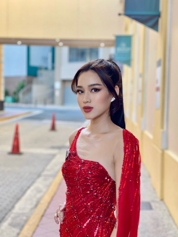 Hôm qua sao làm gì (18/3): Đỗ Thị Hà lộng lẫy tại tiệc mừng chung kết Miss World - Ảnh 4