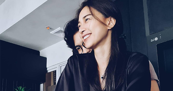 Huy Trần ôm Ngô Thanh Vân từ phía sau, ngọt ngào nhắn gửi vợ sắp cưới