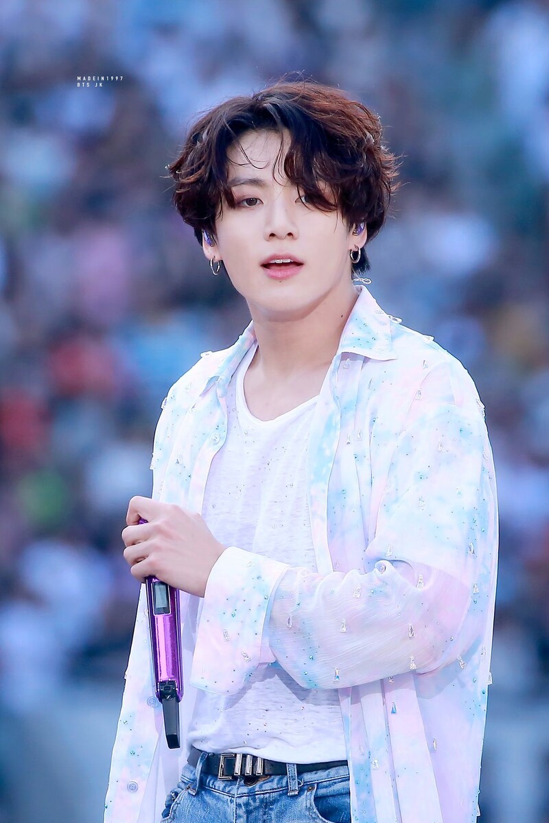 Jungkook (BTS) nổi tiếng, giàu có ở tuổi 25.