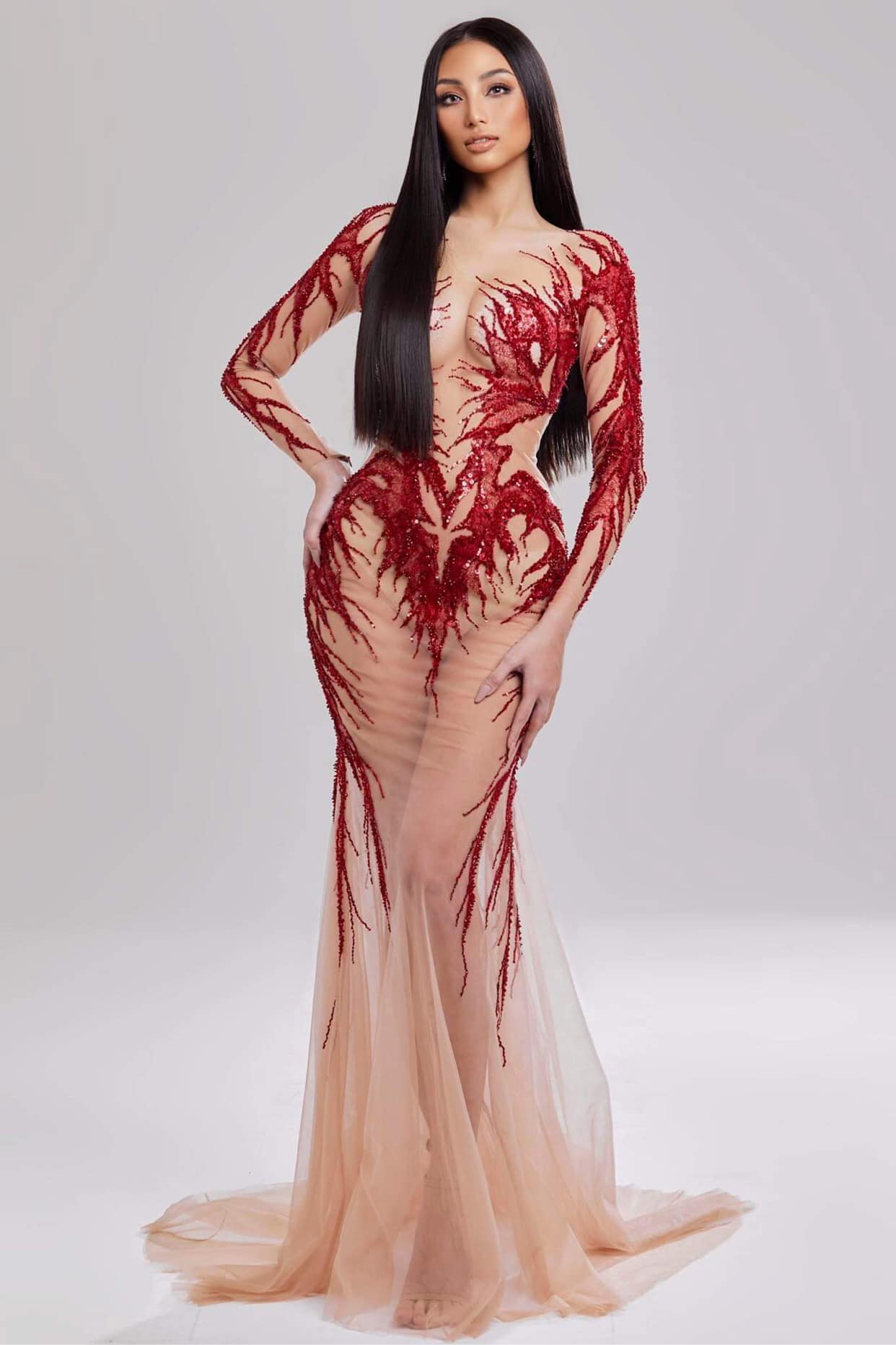 Bản sao của Kim Kardashian tại Hoa hậu Hoàn vũ Việt Nam, thân hình làn da 'nóng' hơn cả H'Hen Niê - Ảnh 2