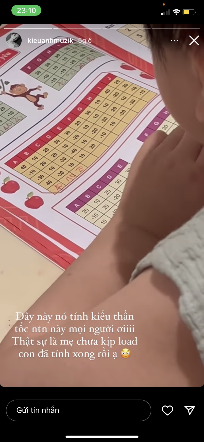 Vợ chồng ca nương Kiều Anh choáng váng khi con trai 4 tuổi rưỡi tự làm toán thần tốc.