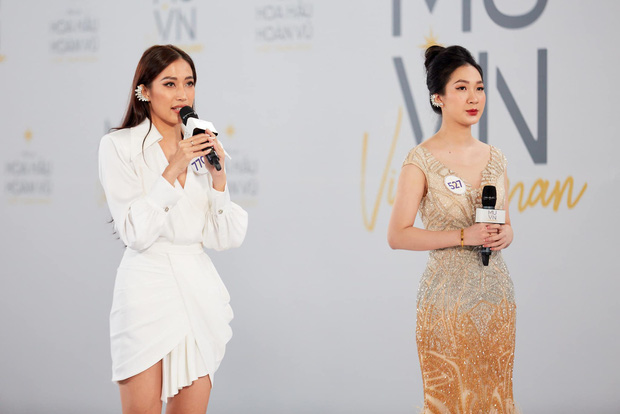Cẩm Vân (váy vàng) thi cùng Phan Ngân - học trò Lan Khuê ở The Face 2017.