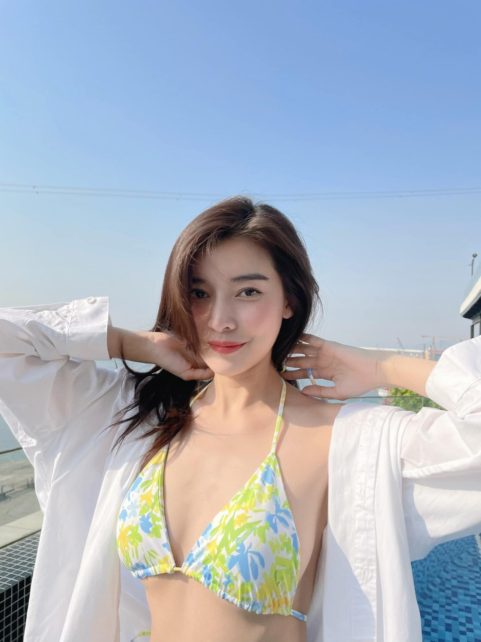 Cao Thái Hà diện bikini khoe thân hình siêu mỏng, eo nhỏ xíu - Ảnh 5