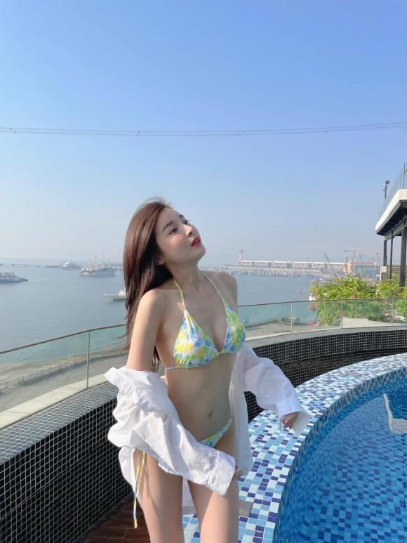 Cao Thái Hà diện bikini khoe thân hình siêu mỏng, eo nhỏ xíu - Ảnh 3