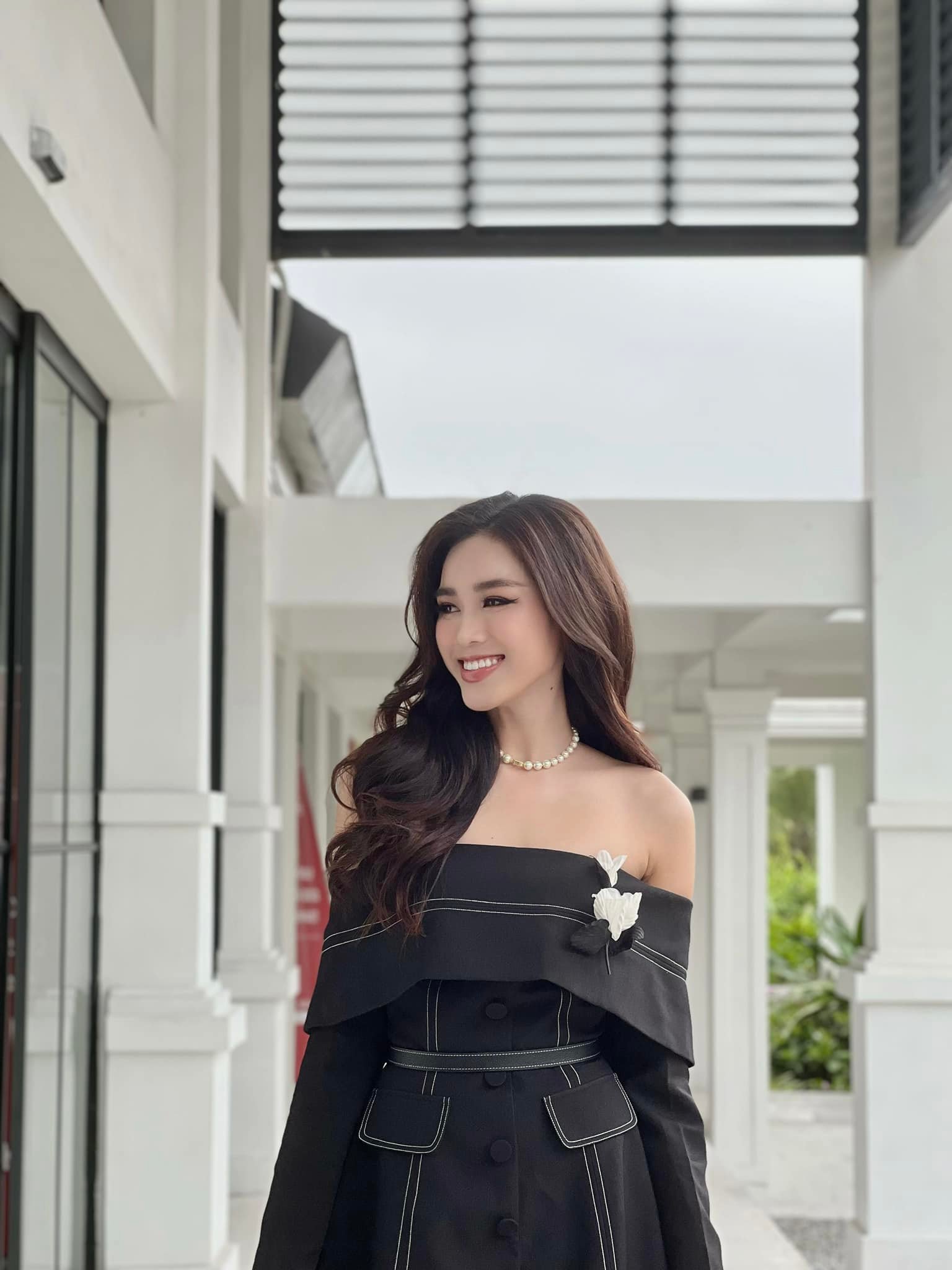 Đỗ Thị Hà tích cực chạy show sau khi trở về Việt Nam từ Miss World 2021.