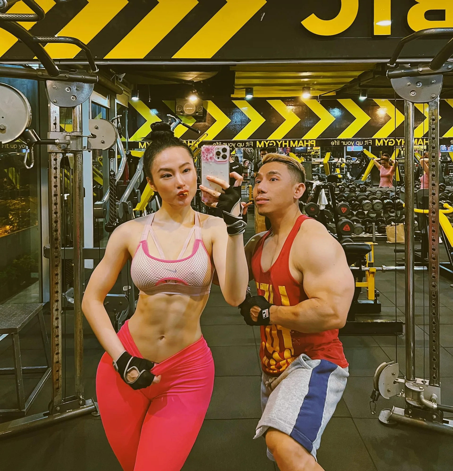 Angela Phương Trinh tiếp tục khoe thân hình lực điền như gái Tây - Ảnh 1