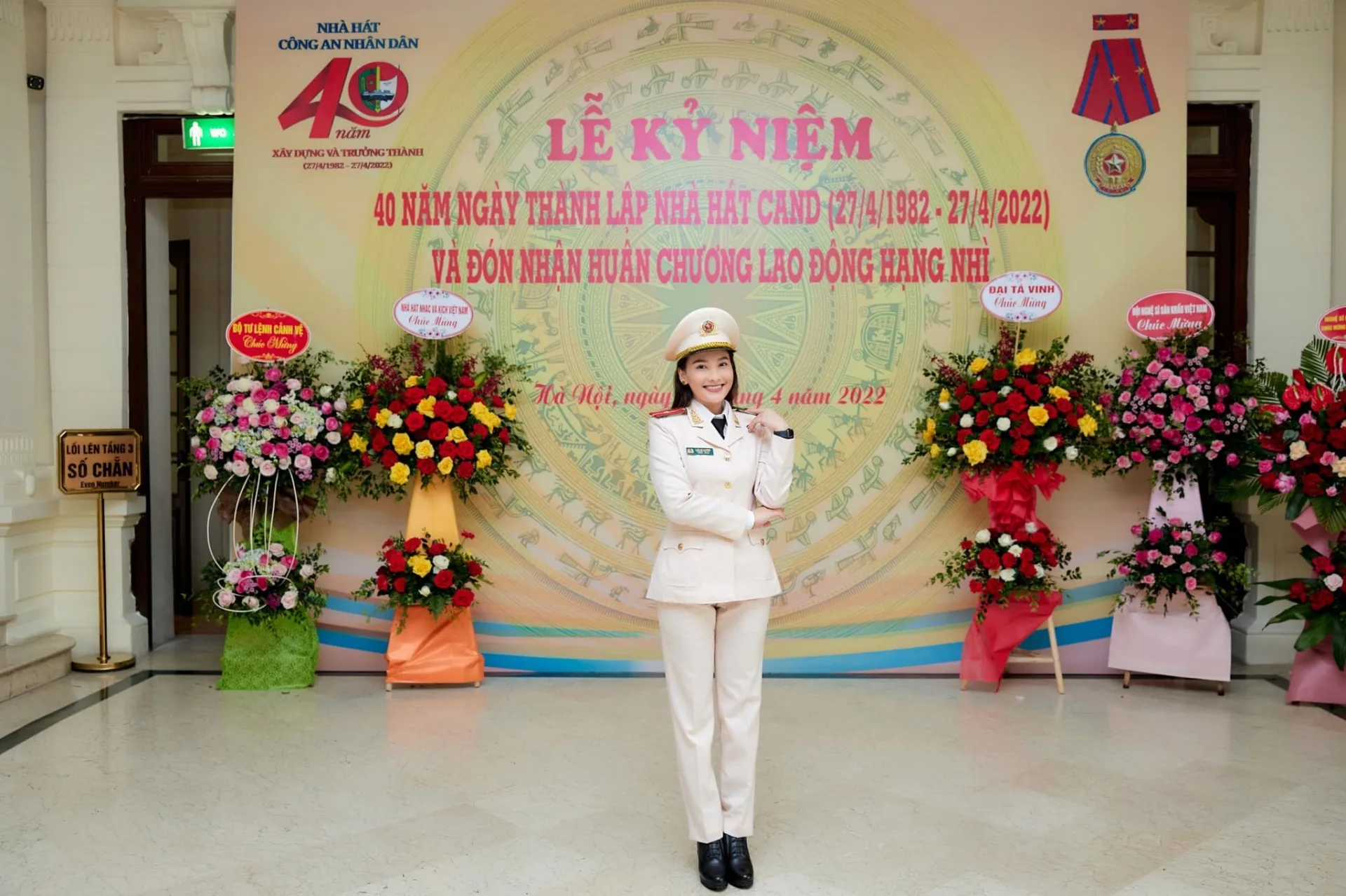 Hôm qua sao làm gì (26/4): Tóc Tiên đăng ảnh cưới chưa từng tiết lộ - Ảnh 1