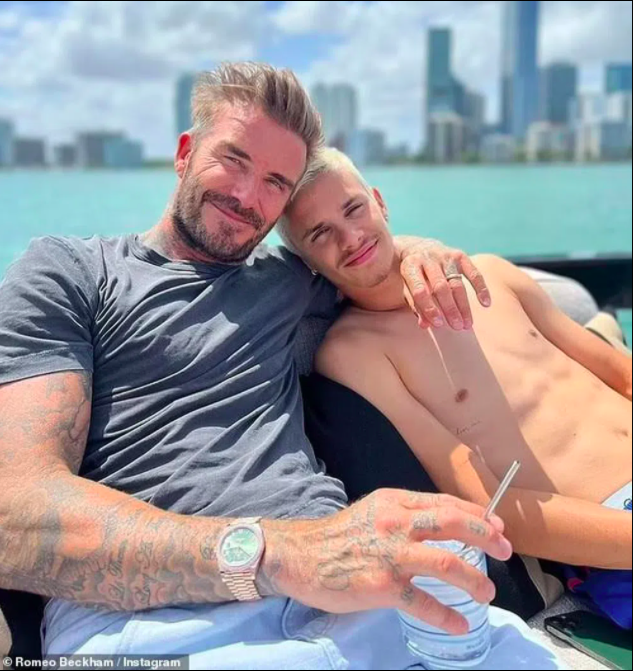 David Beckham mừng sinh nhật bên vợ con, thân hình U50 lực lưỡng hơn cả con trai 20 tuổi - Ảnh 1