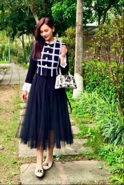 Lã Thanh Huyền may 100 bộ váy thiết kế để làm nữ chính trong 'Chồng cũ, vợ cũ, người yêu cũ' - Ảnh 10