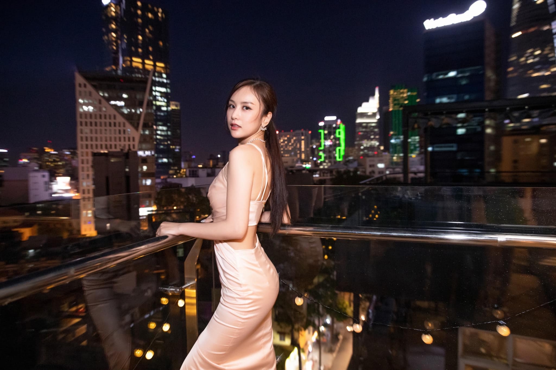 Con gái NSND Trần Nhượng diện áo tắm dây khoe dáng trước đêm chung kết hoa hậu - Ảnh 6