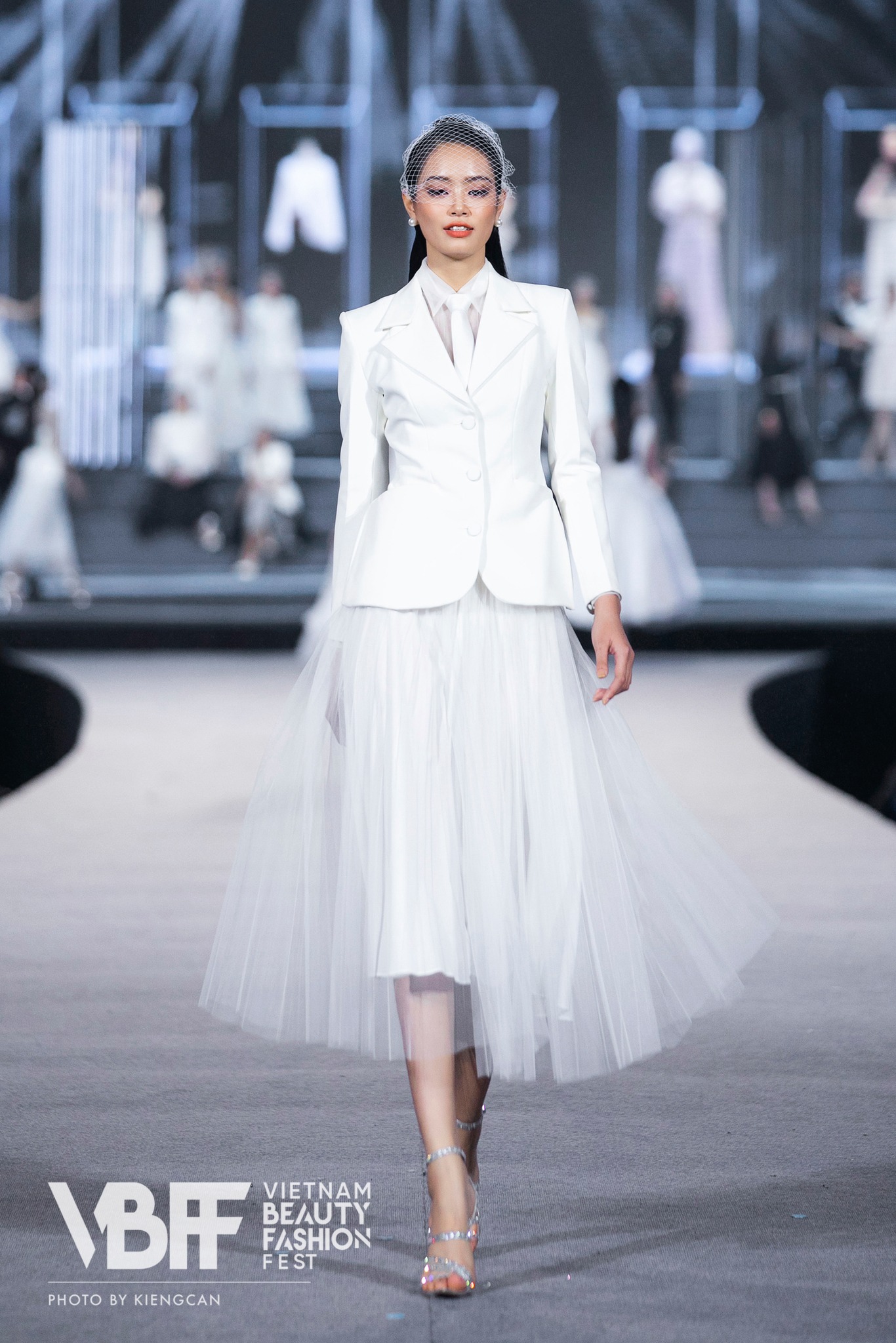 Bùi Khánh Linh - Ảnh 13