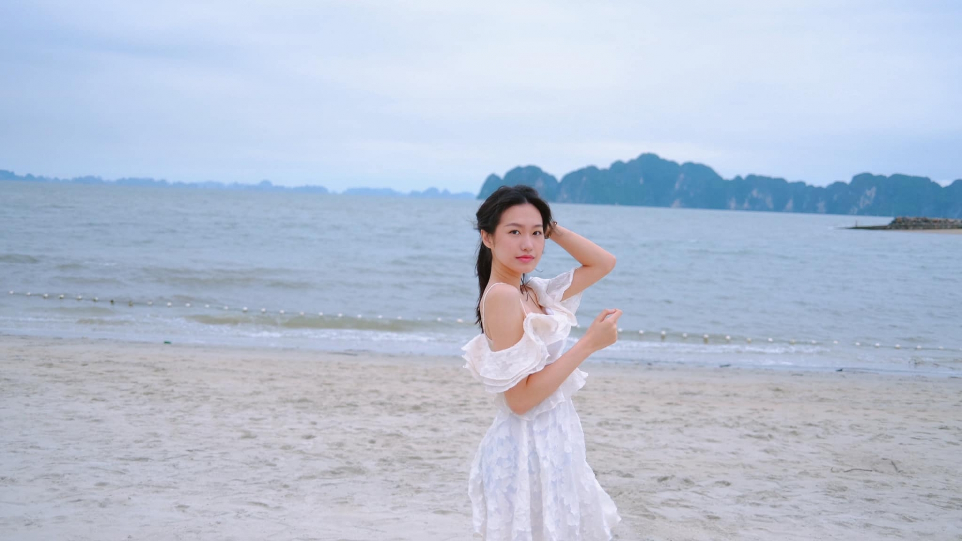 Hôm qua sao làm gì (17/5) - Ảnh 10