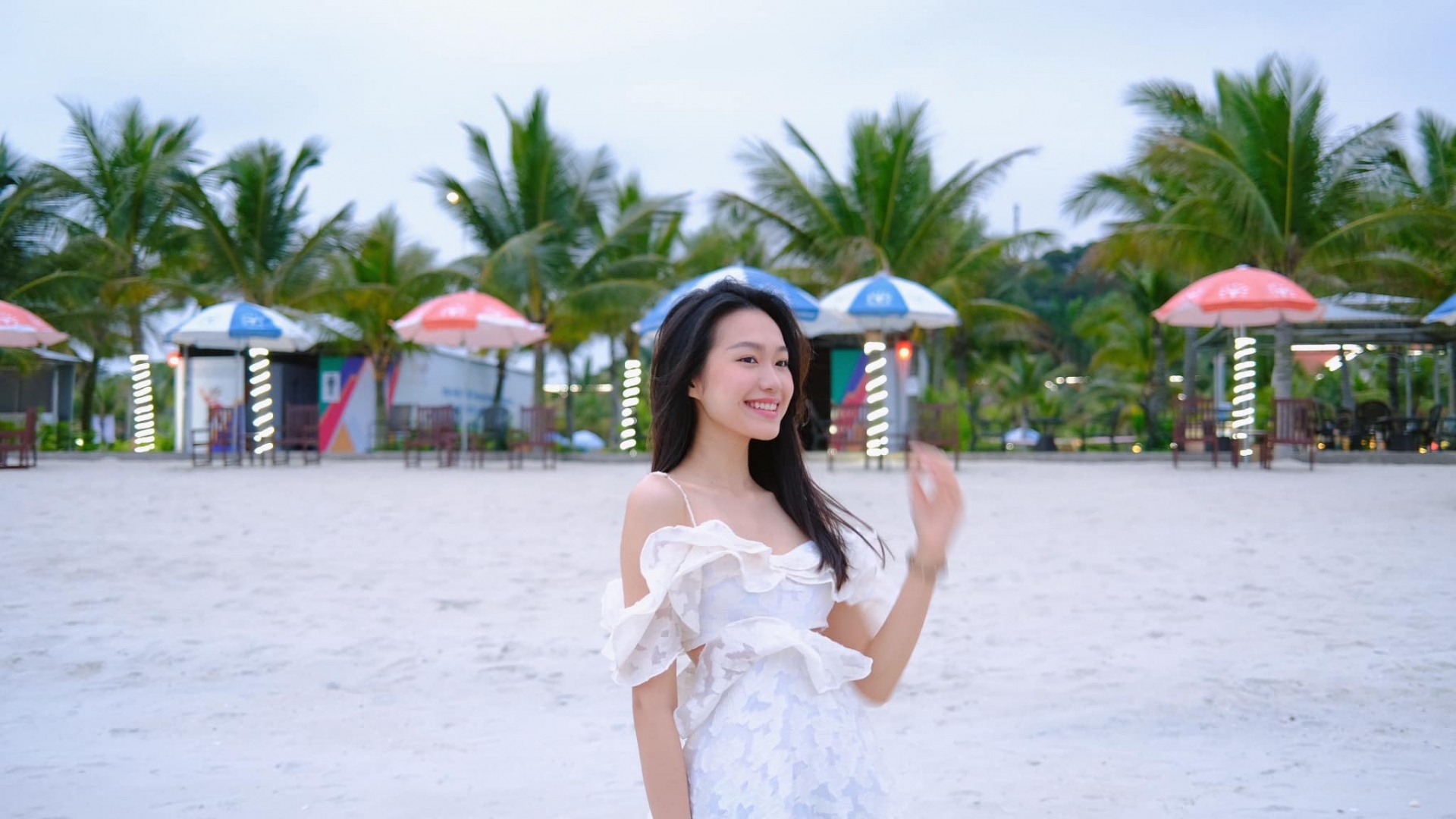 Hôm qua sao làm gì (17/5) - Ảnh 14